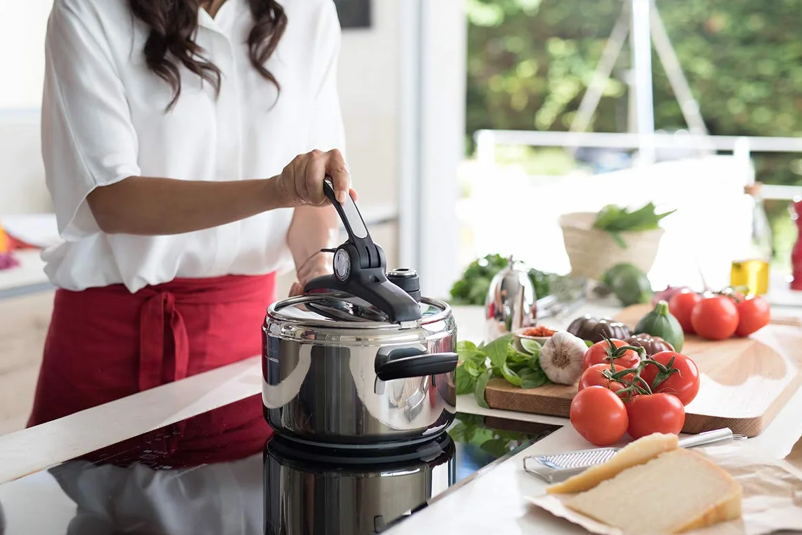 Lagostina Mia Lagoeasy'UP Olla a Presión 3,5 L en Acero Inoxidable 18/10 Ø 22 cm, Olla Inducción y Gas, Apertura Fácil de la Tapa, Base Irradial Plus de 3 capas, Apta para Lavavajillas