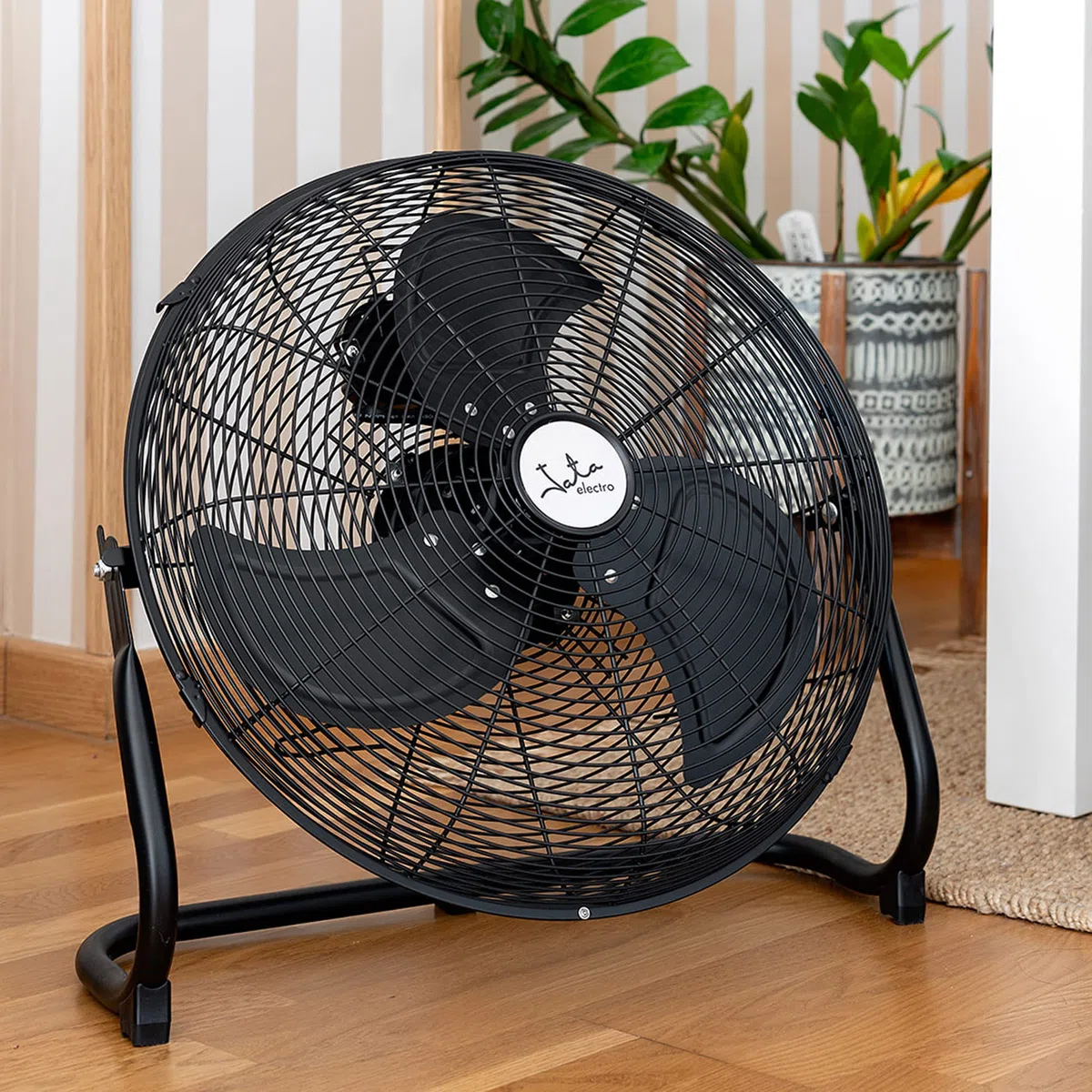 JATA VC3000 - Ventilador de aire industrial con 3 aspas metálicas. Gran ventilación. 3 velocidades. Multiorientable. Rejilla protectora trasera y delantera. Medidas: 50 x 55 cm