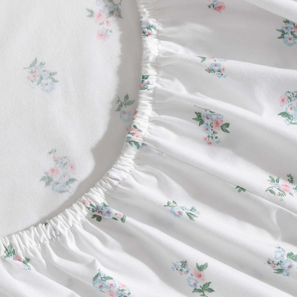 Laura Ashley - Juego de sábanas, Ropa de Cama de algodón percal Transpirable, 200 Hilos, Bolsillo Profundo, decoración Elegante para el hogar (Azul Harperette, Queen)