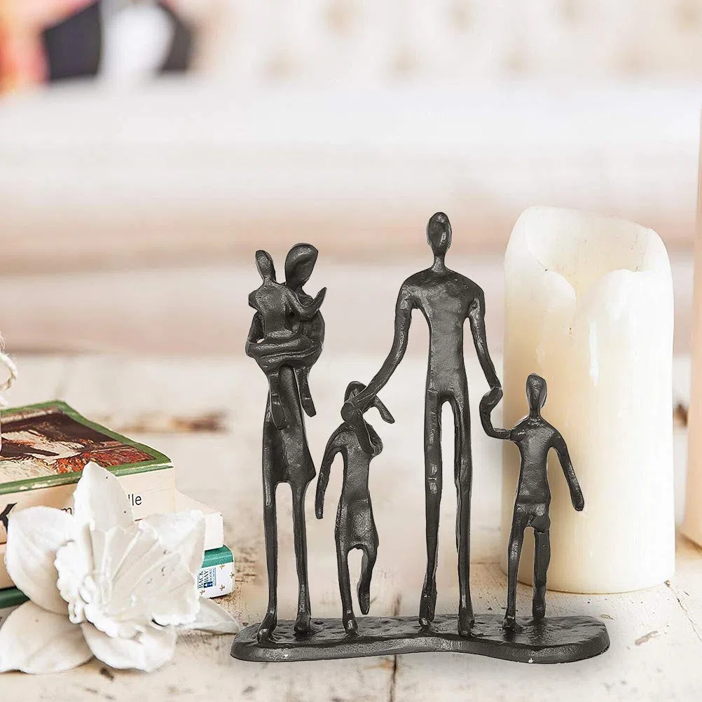 Aoneky Estatua Familiar de Metal - Figura Decorativa de Madre Padre Hijo Hija, Escultura Moderna Abstracta, Decoración del Hogar Casa Oficina, Figura Decorativa de Familia de 5, Negro