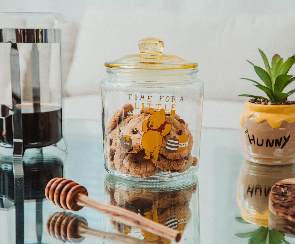 Winnie The Pooh Disney Time For A Little Smackerel - Tarro de cristal con tapa, almacenamiento de alimentos de cocina para aperitivos, dulces, 6 pulgadas de alto