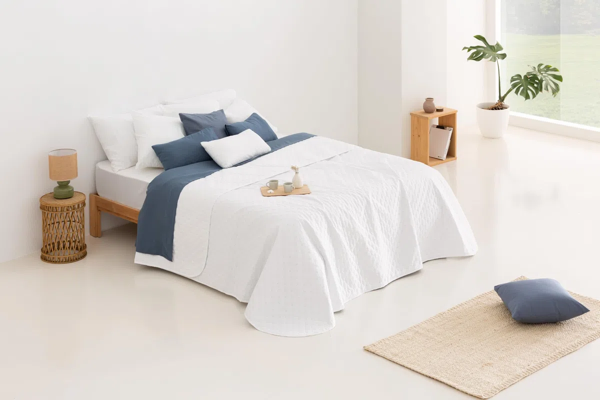 Todocama – Colcha boutí Fina con diseño Estrella, para Primavera, Verano, otoño e Invierno. 100% Microfibra Extra Suave. Cubre Cama Multiusos. Cama 140/150/160-250x260cm Blanco