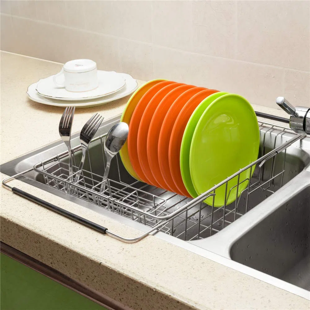 SANNO Escurridor de platos expandible, escurridor de platos grande con soporte de cubiertos de 4 divisiones, escurridor de platos en el fregadero en el mostrador, acero inoxidable