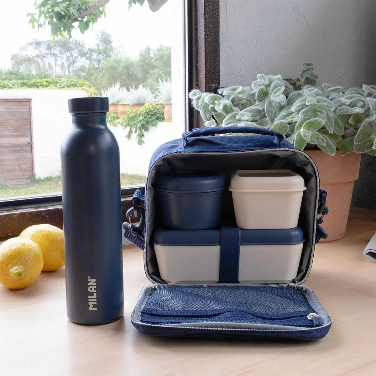 BOLSA ISOTÉRMICA PORTA ALIMENTOS CON 3 RECIPIENTES (3,5L) SERIE 1918, AZUL MARINO MILAN