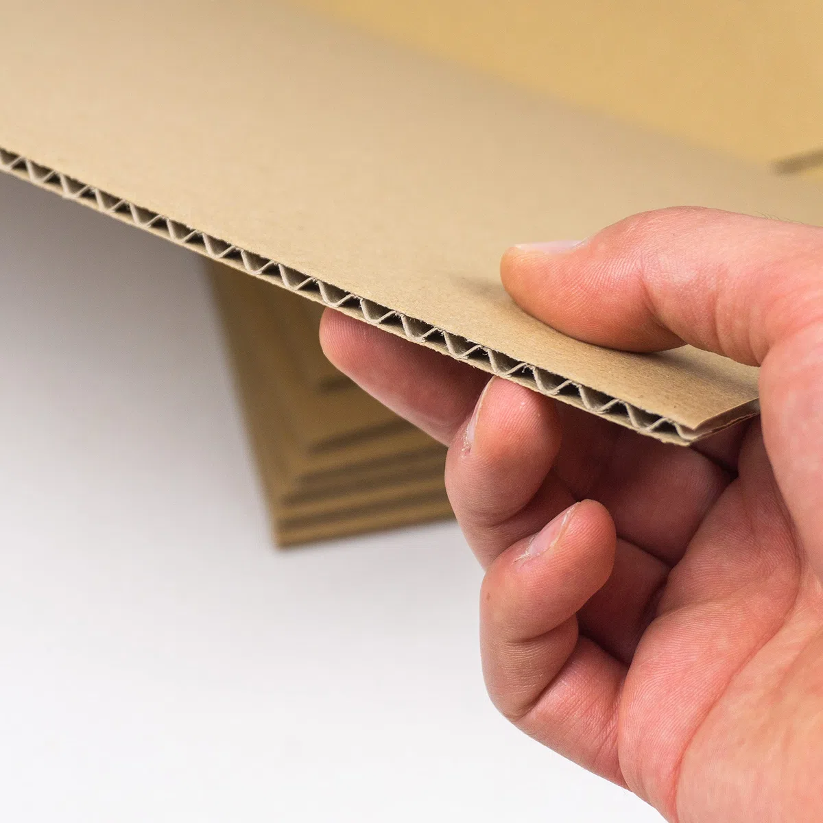 30 planchas de Cartón Corrugado A4 (210 x 297 mm), Laminas de cartón ondulado rígido 4 mm marrón kraft, para manualidades, envíos, cajitas, maquetas
