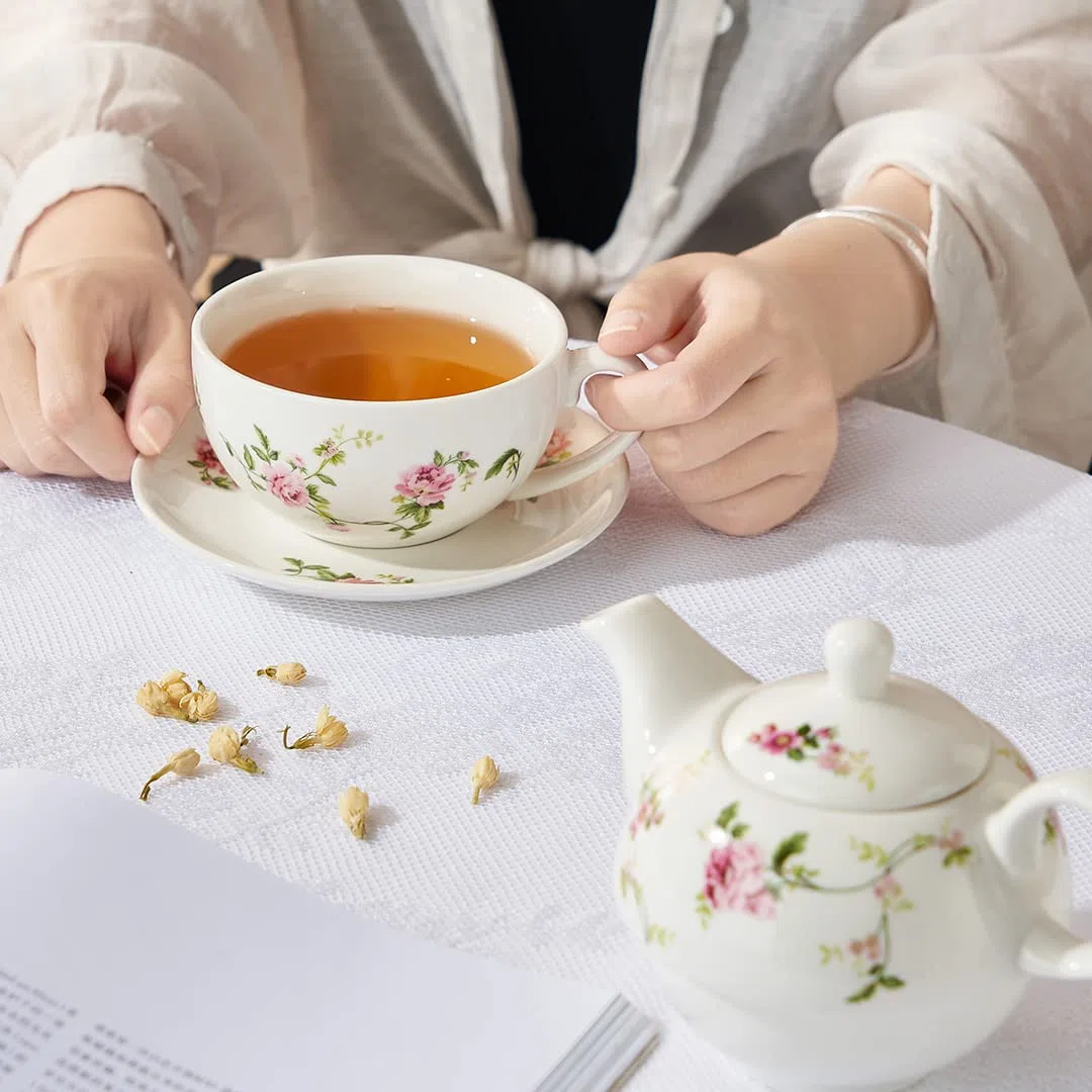 Juego de té de porcelana para uno, té de cerámica floral para una tetera y taza, juego de té de flores de ratán de 12 onzas, regalo para mujeres