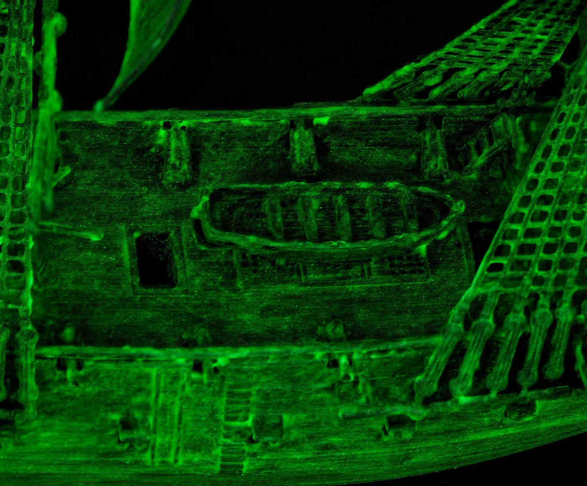 Revell Maqueta de Barco Pirata 05435 1:150, Sistema Click Easy, Sin Pintura ni Pegamento, Multicolor