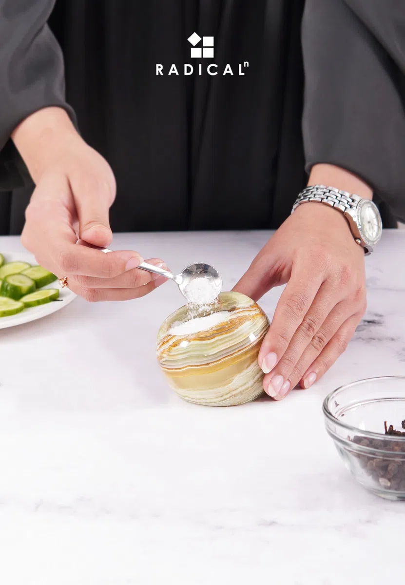 Radicaln Caramelo de sal de mármol con forma de manzana y cuchara de 7,6 cm, ónix verde, hecho a mano, recipiente para sal de cocina, moderno salero con tapa, caja de sal con tapa y tarro de especias