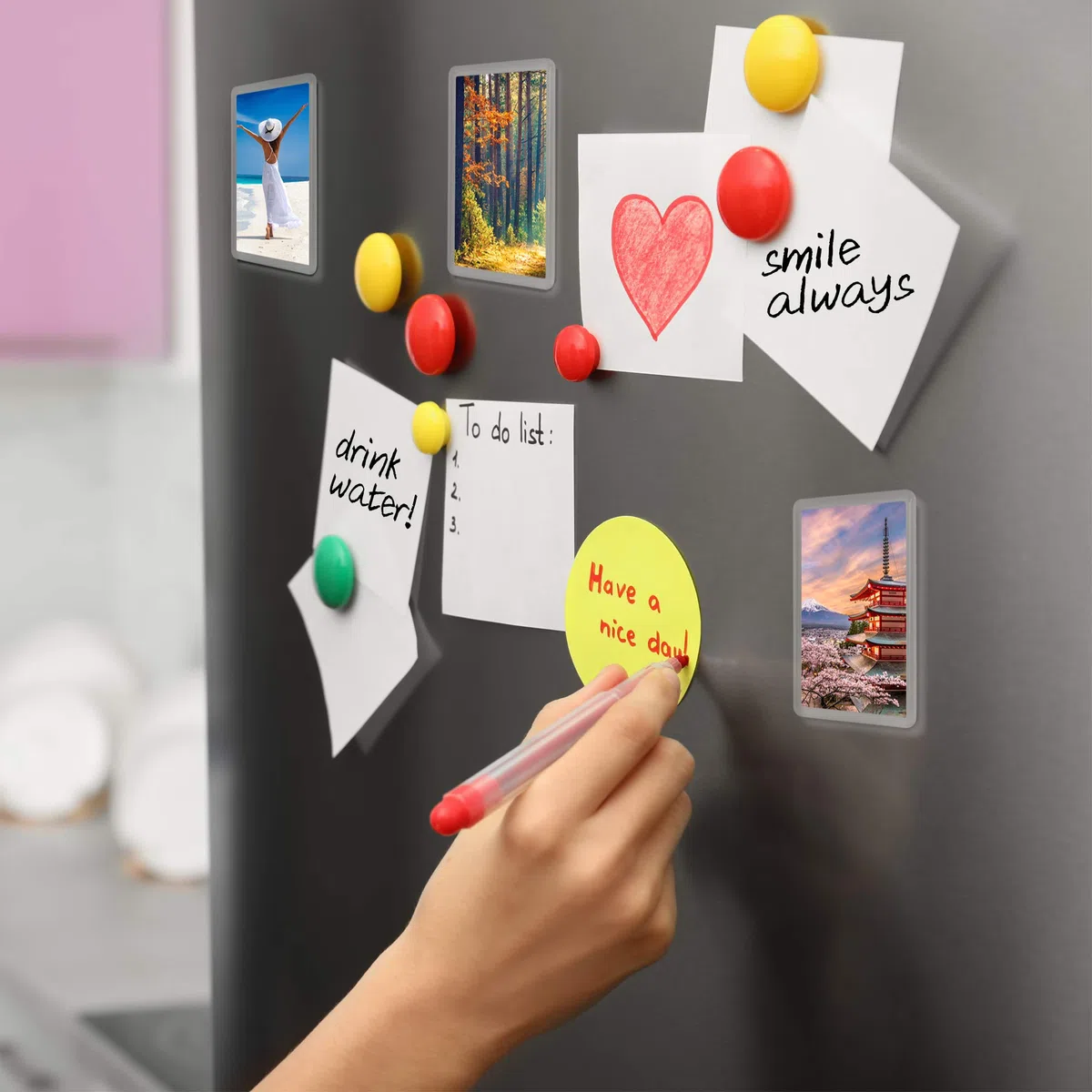 MATANA Juego de 50 Marcos de Fotos Magnéticos para Refrigerador - Marco en Blanco con Imanes | Decoración del Hogar, Regalo de Cumpleaños, Boda Regalar (7x4,5cm)