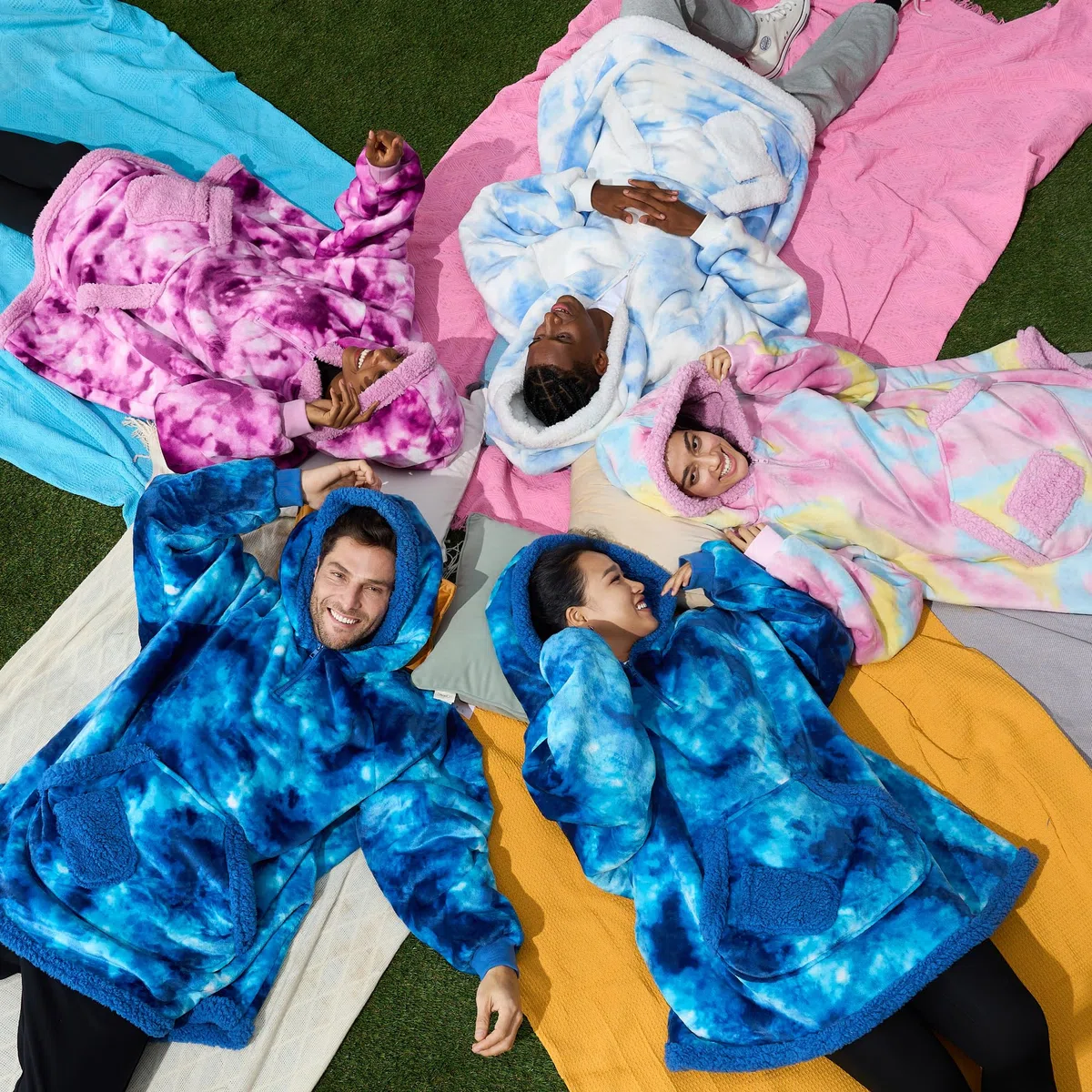 Giggling Getup Manta con Capucha Ponible para Mujeres y Hombres - Sudadera Manta de Franela Sherpa Sobredimensionada, con Gran Bolsillo y Mangas, Regalos de Cumpleaños para Adultos
