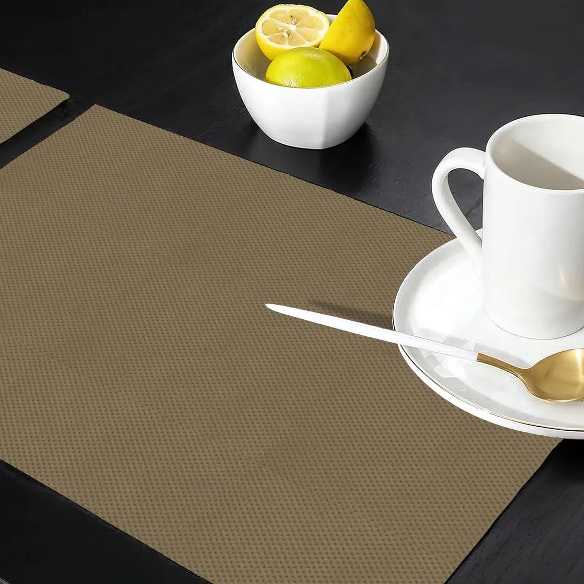 Camino de Mesa TNT Precortado a 30 cm - 0,4 x 48 m - Tejido no Tejido Spunbond (TNT) - Desechable con Efecto Tela - Resistente a Líquidos - Catering - Impermeable (Crema)