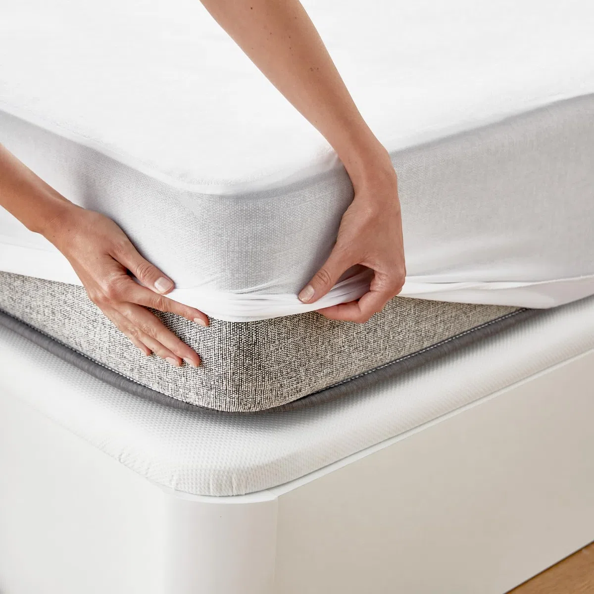 Pikolin Home - Protector de Colchón Impermeable Rizo y Transpirable Absorbente, Certificado Oeko-Tex, para Cama de 150, hasta 32 cm de Altura - Cubrecolchón 150 x 190/200 cm