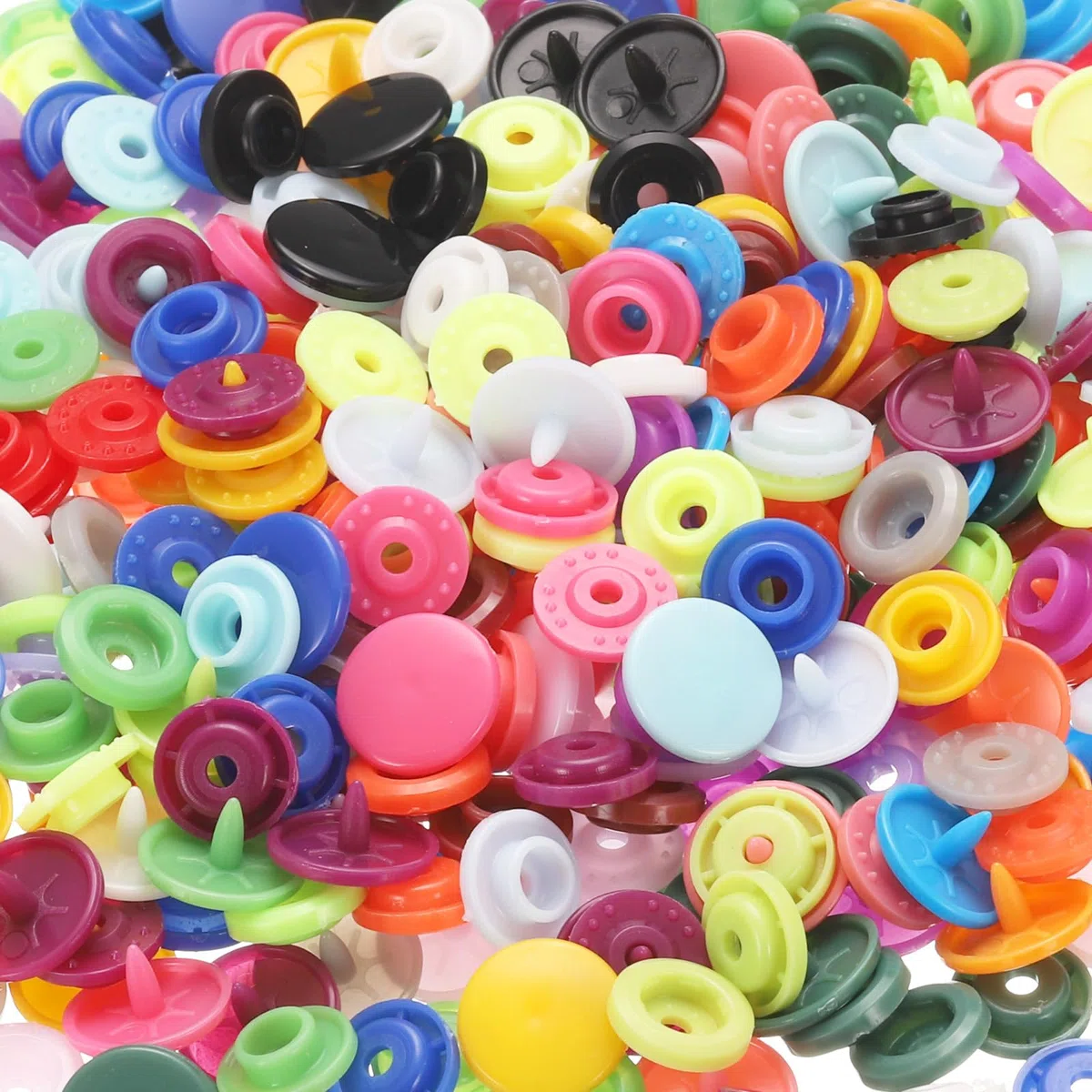 HARFINGTON Cierres de plástico con alicates a presión, juego de 150 cierres de botón redondos T5 de resina sin costuras para ropa, costura, pañales, baberos, manualidades, color morado