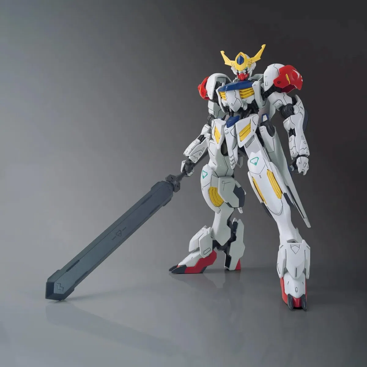 BANDAI SPIRITS 5055446#21 Model Kit, from IBO Bandai – Maqueta Gunpla HG 1/144 Gundam BARBATOS Lupus – Robot de construcción – 83321P/5055446, Multicolor, BAS5055446