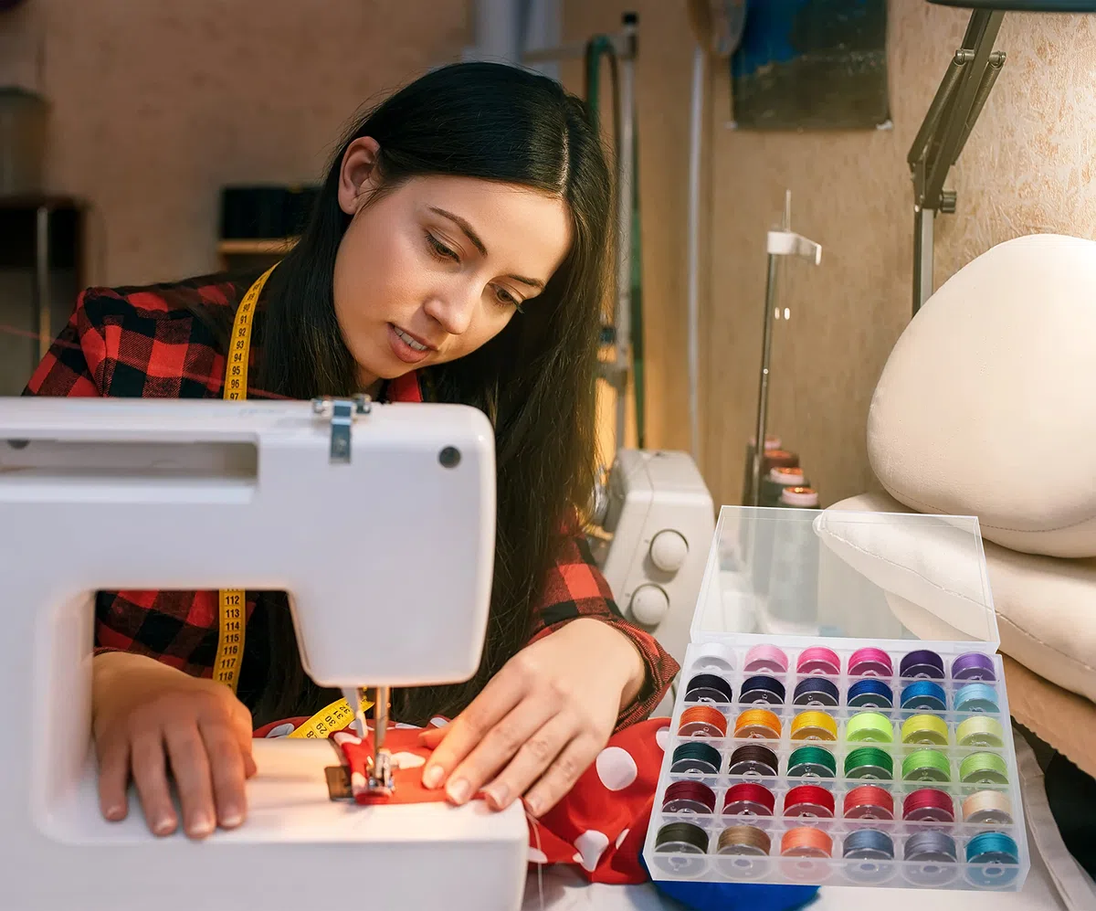 HimaPro 72 bobinas de colores surtidos con estuche de almacenamiento compatibles con Brother, Babylock, Janome y Singer, etc. (SA156), peso 40, viene con cinta métrica suave, agujas surtidas y