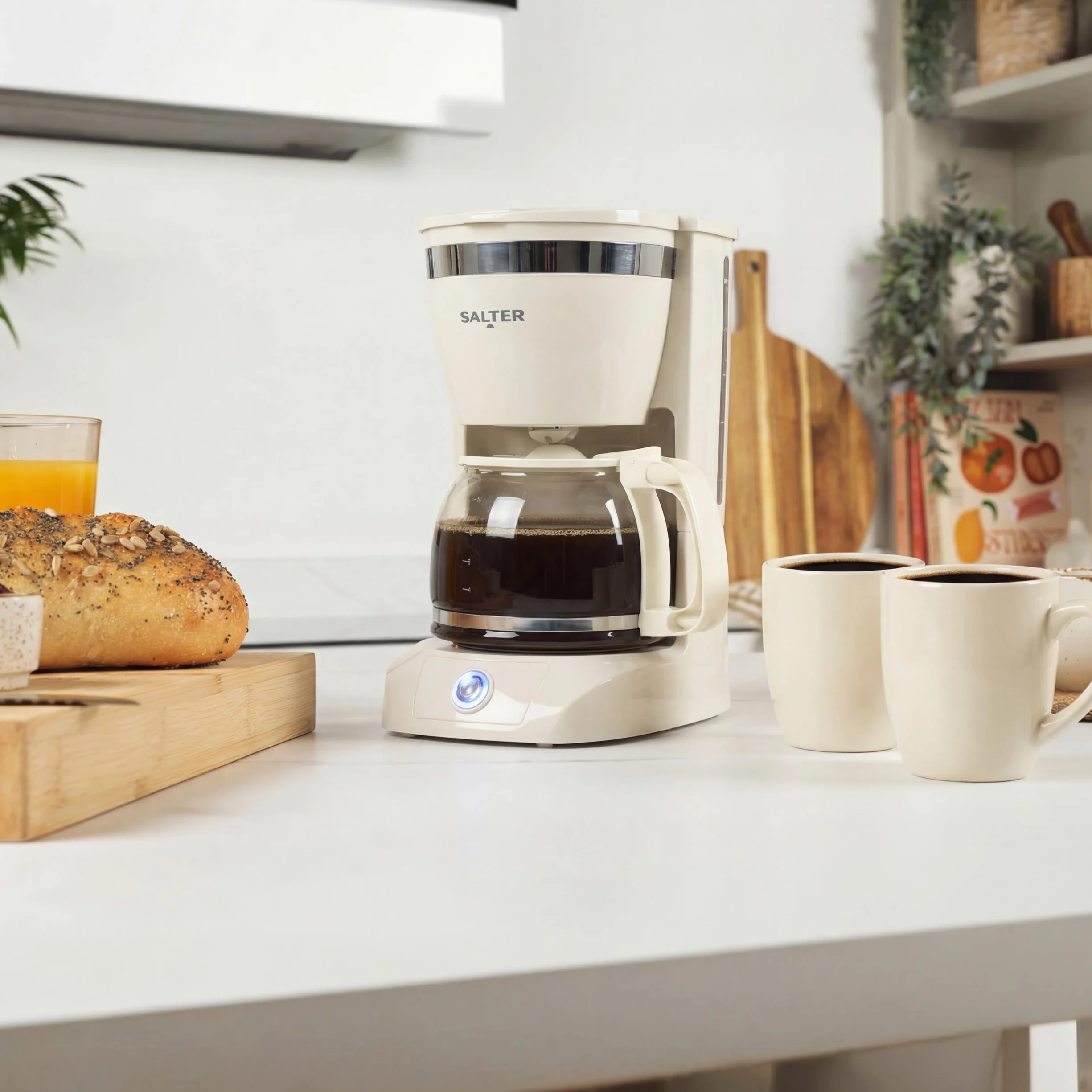 Cafetera de Filtro Retro Salter - Jarra de Vidrio de 1,25 L, Hace 10 Tazas, Adecuada para Café Molido, Mantiene Caliente Hasta 30 Minutos, Filtro Extraíble, Apagado Automático, 800 W, Crema