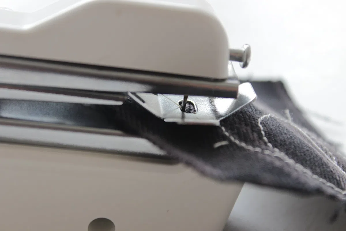 Mini Máquina de Coser Portátil de Mano Eléctrica de la Máquina de Coser Portátil Compacto de Viaje