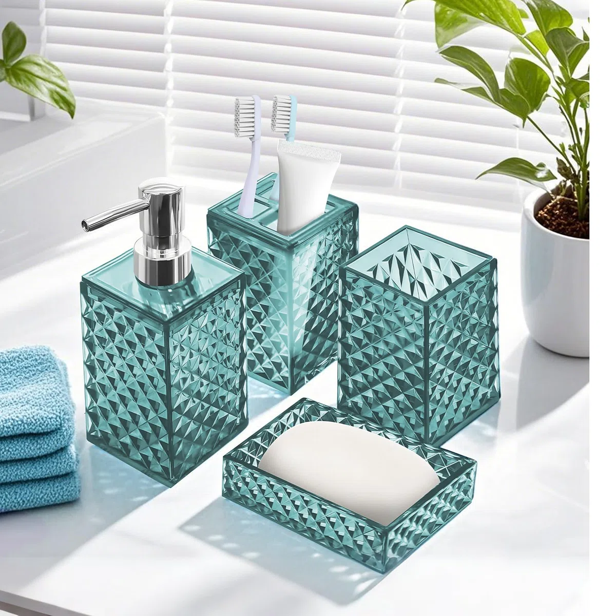 Juego de 4 accesorios de baño, juego de accesorios de plástico transparente azul, dispensador de jabón, soporte para cepillo de dientes, soporte Qtip y jabonera