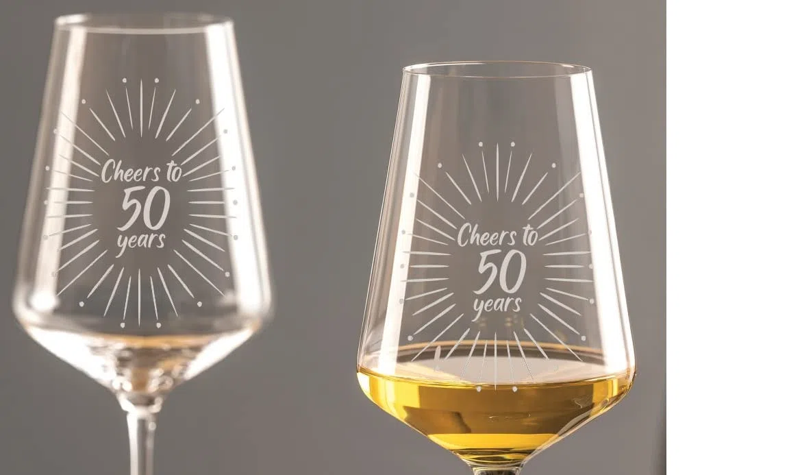 Leonardo Puccini Vaso de vino 560 ml con grabado Cheers to 50 años – Regalo de 50 cumpleaños – Ide regalo para cumpleaños redondos, bodas, aniversarios, para mujeres, hombres (copa de vino 50)