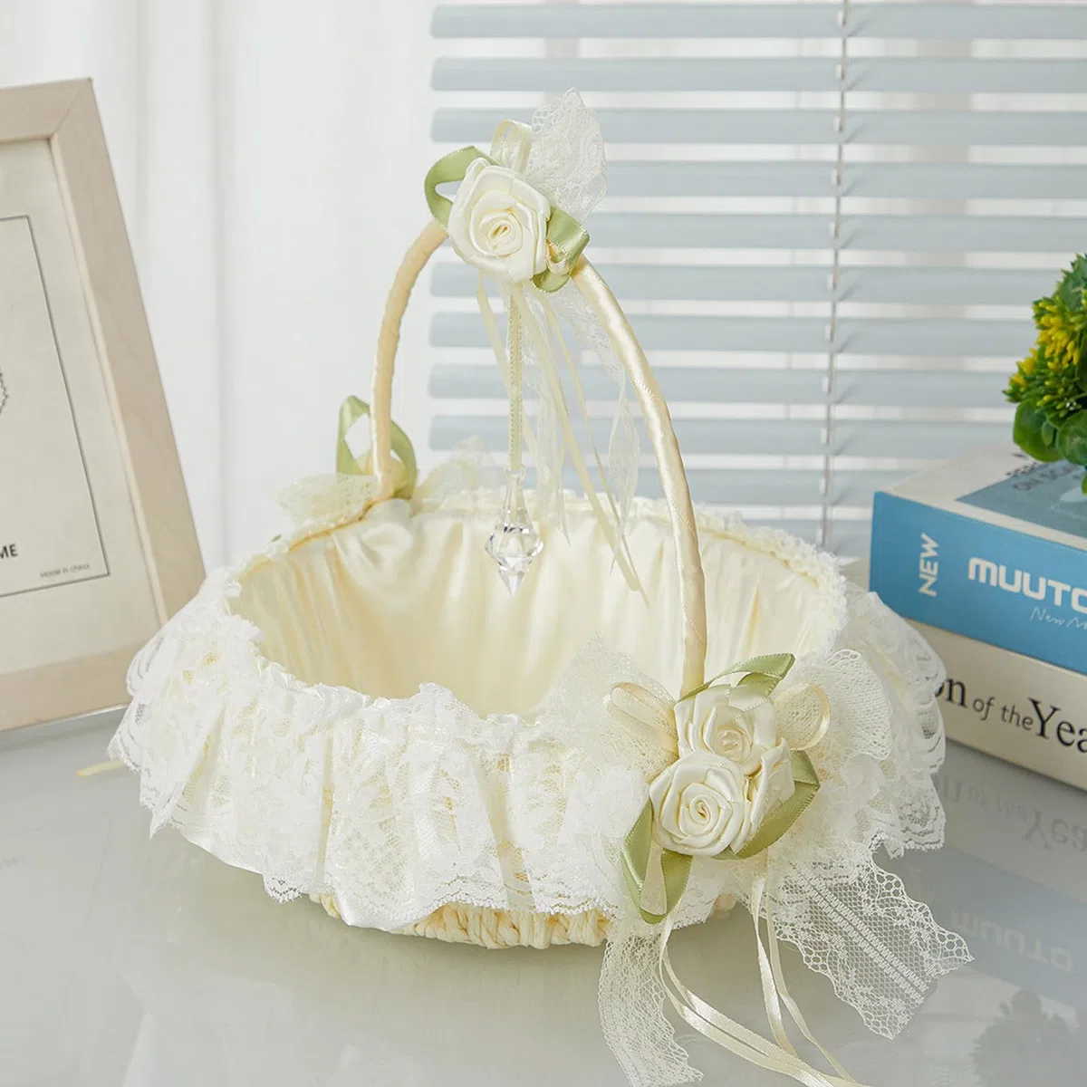 Cesta de Flores, Blanco Cesta de Flores de Encaje con Lazo para Boda de Estilo Europeo Cestitas Regalos Vacias Decoracion Cestas, para Decoración de Boda, Ceremonia de Fiesta （Blanco Roto）