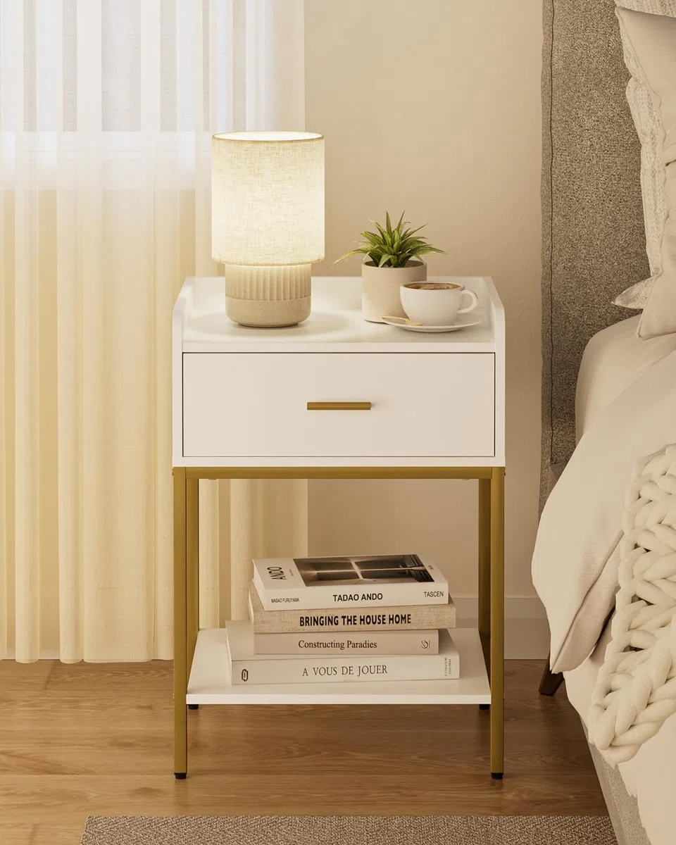 HEYZOEY Mesita de Noche Moderna de 3 Niveles con cajón de Almacenamiento y Estante, Mesa Auxiliar pequeña con Patas Doradas para Dormitorio, Sala de Estar, Color Blanco