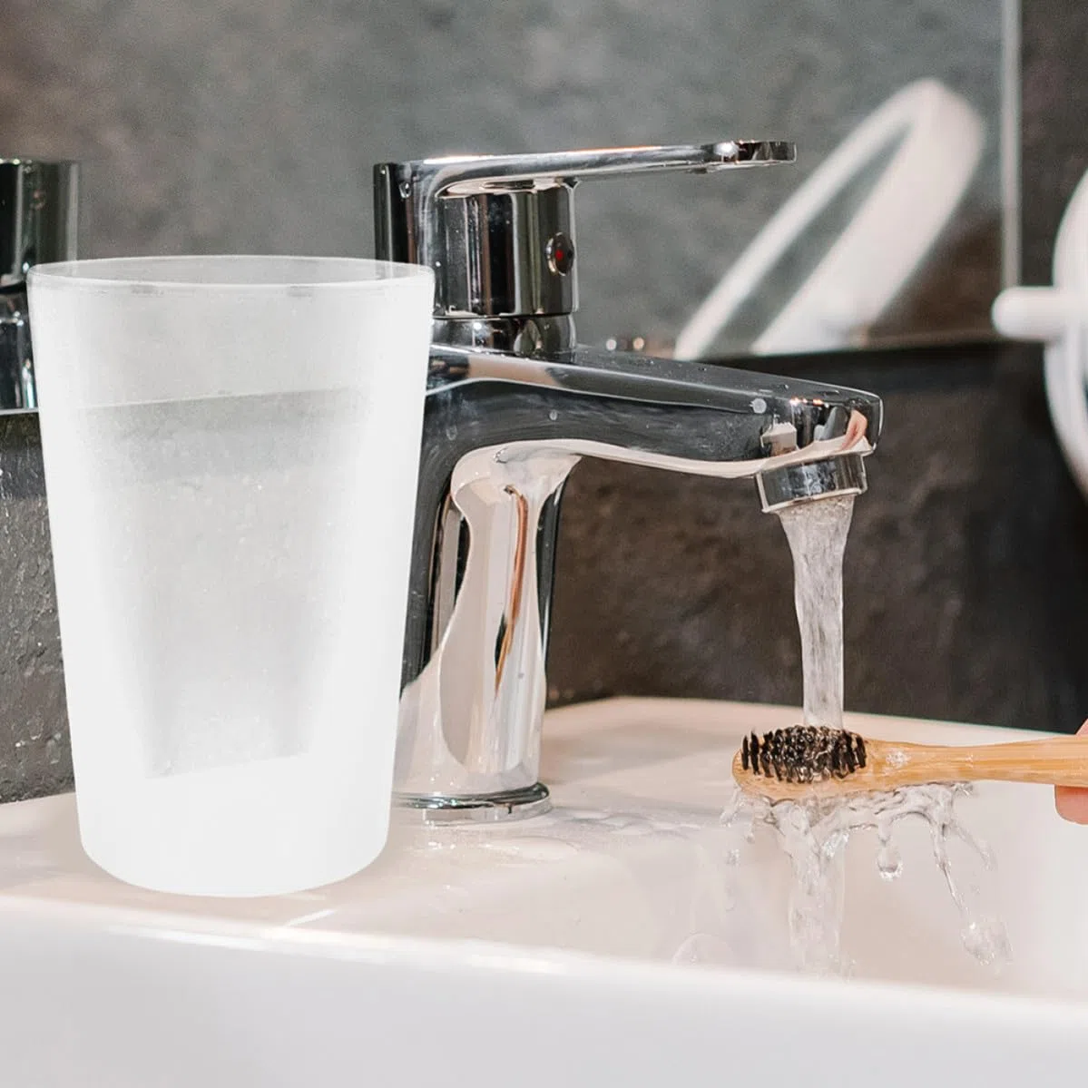 Juego de 12 Vasos para Baño de Plástico Blanco, Minimalistas y Fáciles de Manejar, Porta Cepillos de Dientes y Enjuague Bucal para Uso Diario