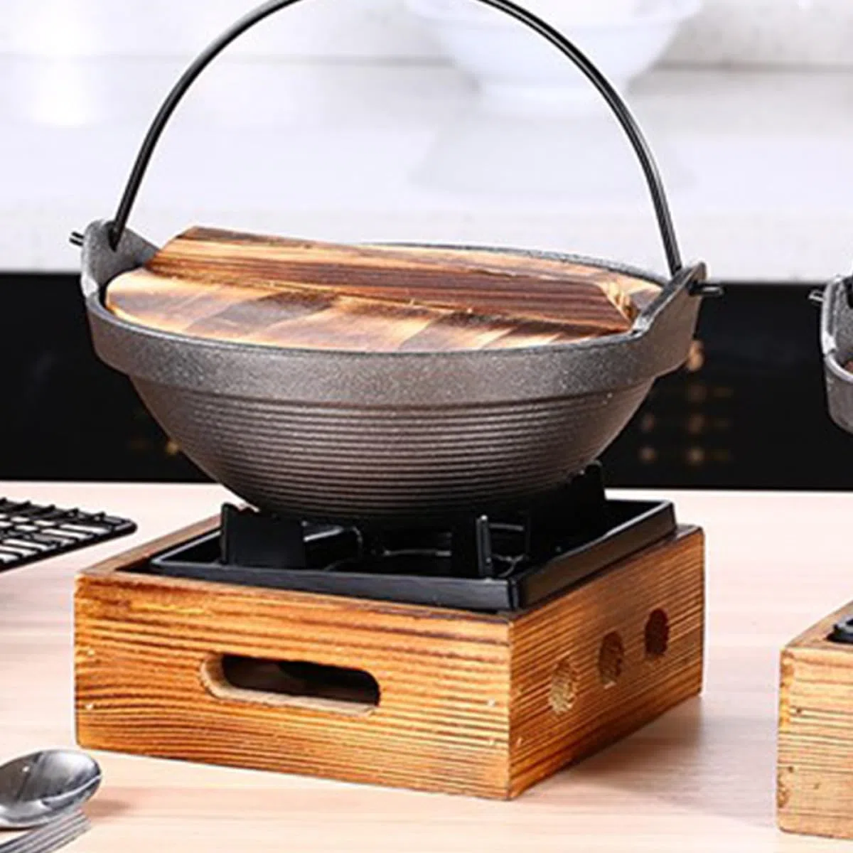 Cabilock Olla de Hierro Fundido Adecuado para Estofados y Uso en Inducción Resistente al Óxido y Fácil de Limpiar para Cocina Japonesa