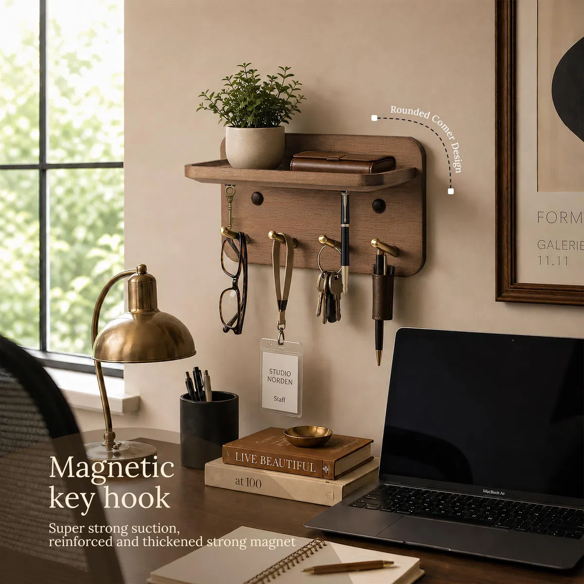 Porta Llaves de Pared con Estante – 4 Ganchos Latón, Madera Maciza, Magnético, 3 Instalaciones: Adhesivo, Tacos o Clavos Invisibles, para Entrada, Salón, Dormitorio, Oficina, Nogal