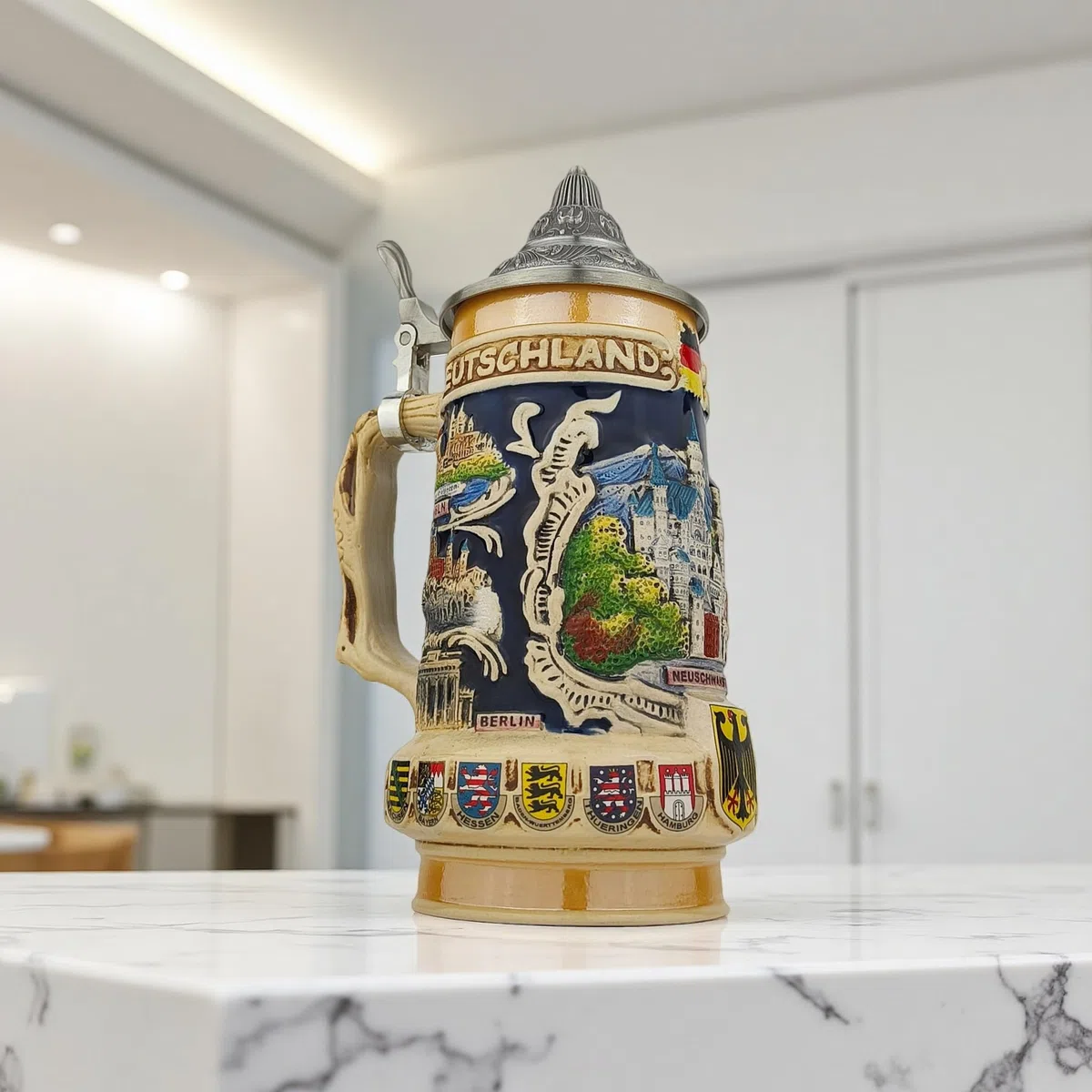 Jarra de cerveza alemana con tapa, 0,7 l, jarra de piedra tradicional con diseño de Neuschwanstein, cuerda de cerveza hecha a mano para fiesta, hogar y colección, regalo para hombres, padres