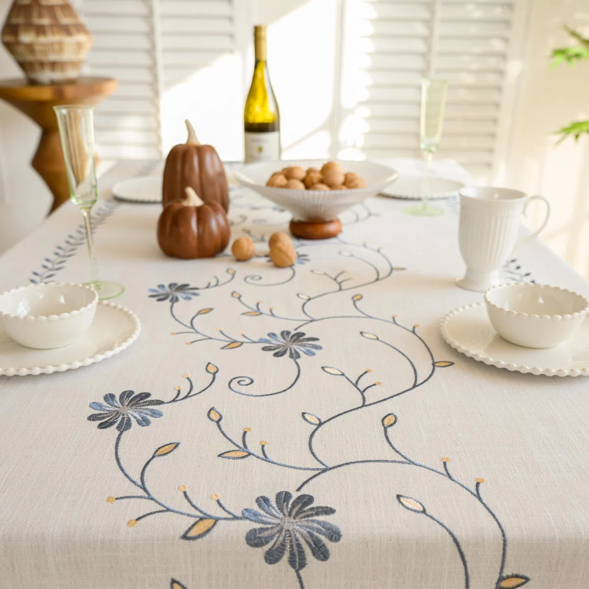 Mantel de Cocina Rectangular, Mantele con Aspecto de Lino, Fundas para Mesa Repelente al Agua, Bordado Tradicional (Crisantemo Azul, 140 x 260 cm)