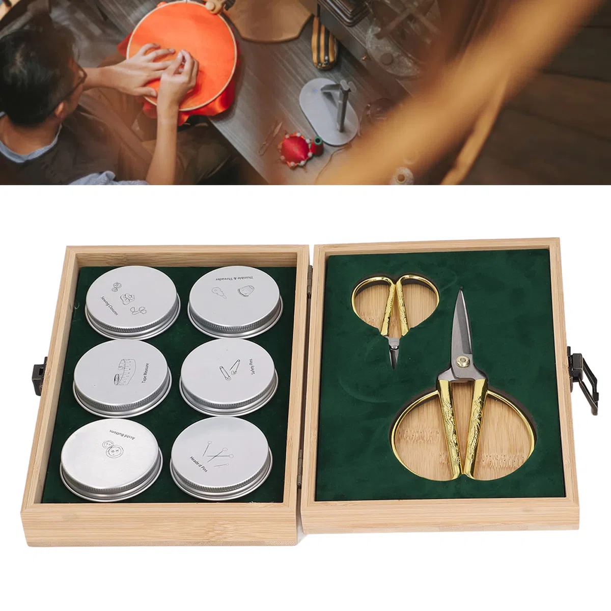 Kit de costura completo con caja de almacenamiento de madera, suministros de costura que incluyen tijeras, botones, alfileres, hebillas, dedal, enhebrador, cinta métrica y