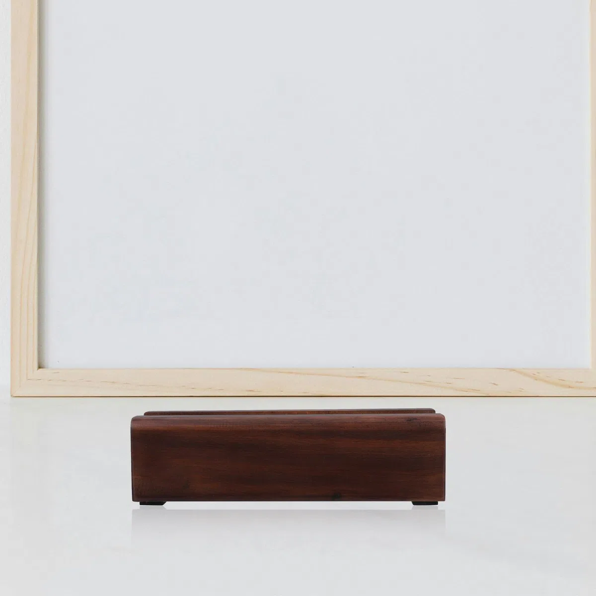 BESPORTBLE Soporte Diseño Curvado de Madera Marrón de Cuerpo Entero Espejo para y Base Antideslizante Hogar Moderno y Elegante Adecuado