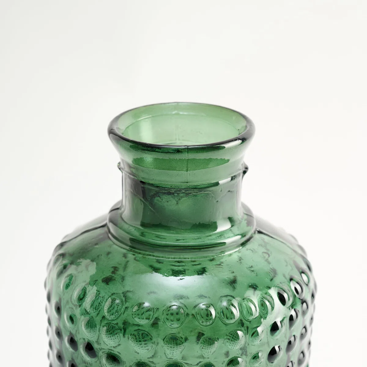 Botella Mediana de Vidrio Reciclado con Diseño de Puntos en Relieve - Pequeña Garrafa Artesanal de Cristal Estilo Mediterráneo para Decoración como Jarrón o Florero (Verde Oliva)
