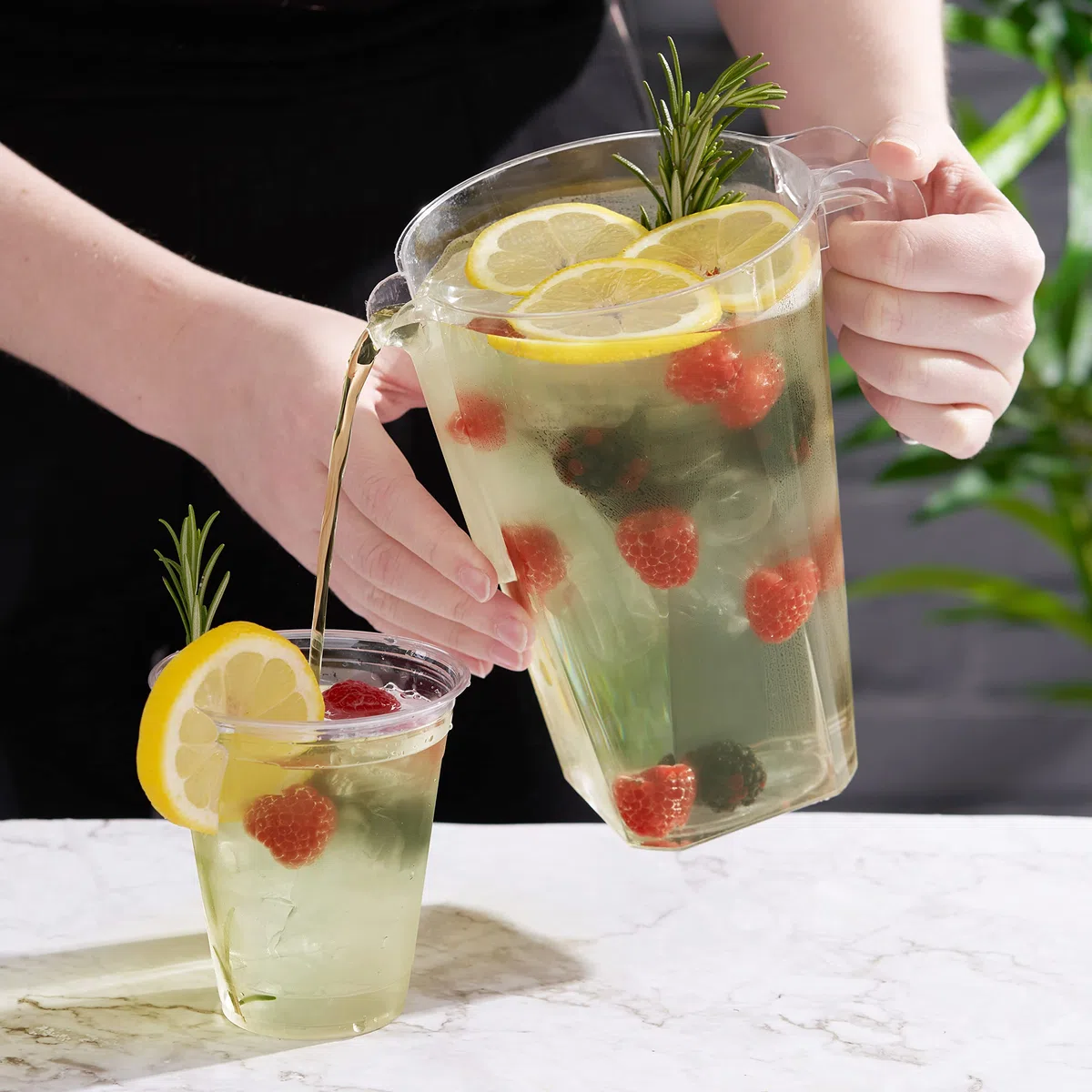 MATANA 6 Jarras de Plástico Transparente, 1,5L - Cócteles, Limonada, Ponche, Sangría, Cervezas y Más - Cumpleaños, Bodas, Navidad, Picnics, Barbacoas, Fiestas - Resistentes y Reutilizables