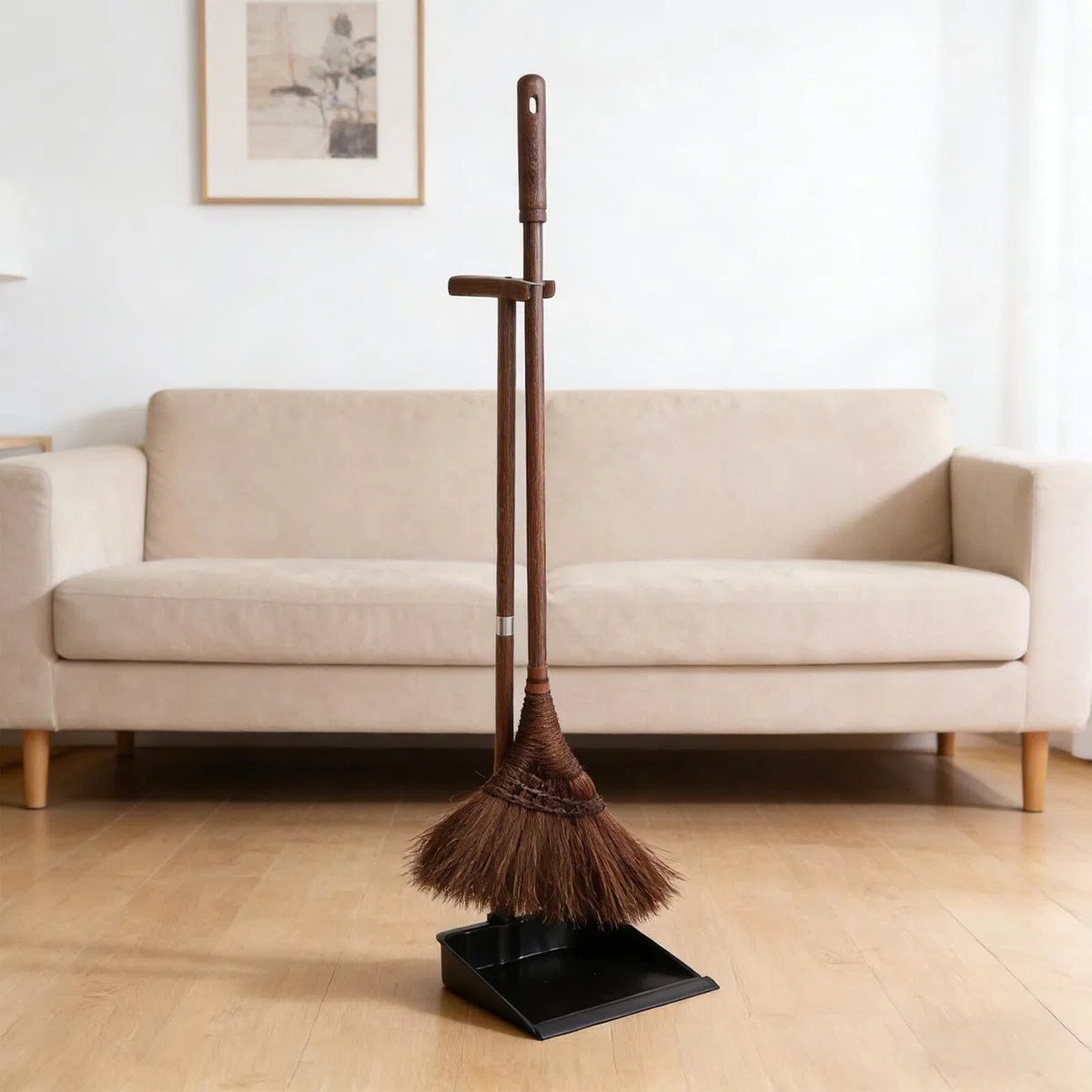 Juego de Escoba y Recogedor de Madera Café para Limpieza Interior | Cerdas Suaves de Palma, Resistente a Deformación, Antiestático, para Dormitorios y Recogida de Pelo