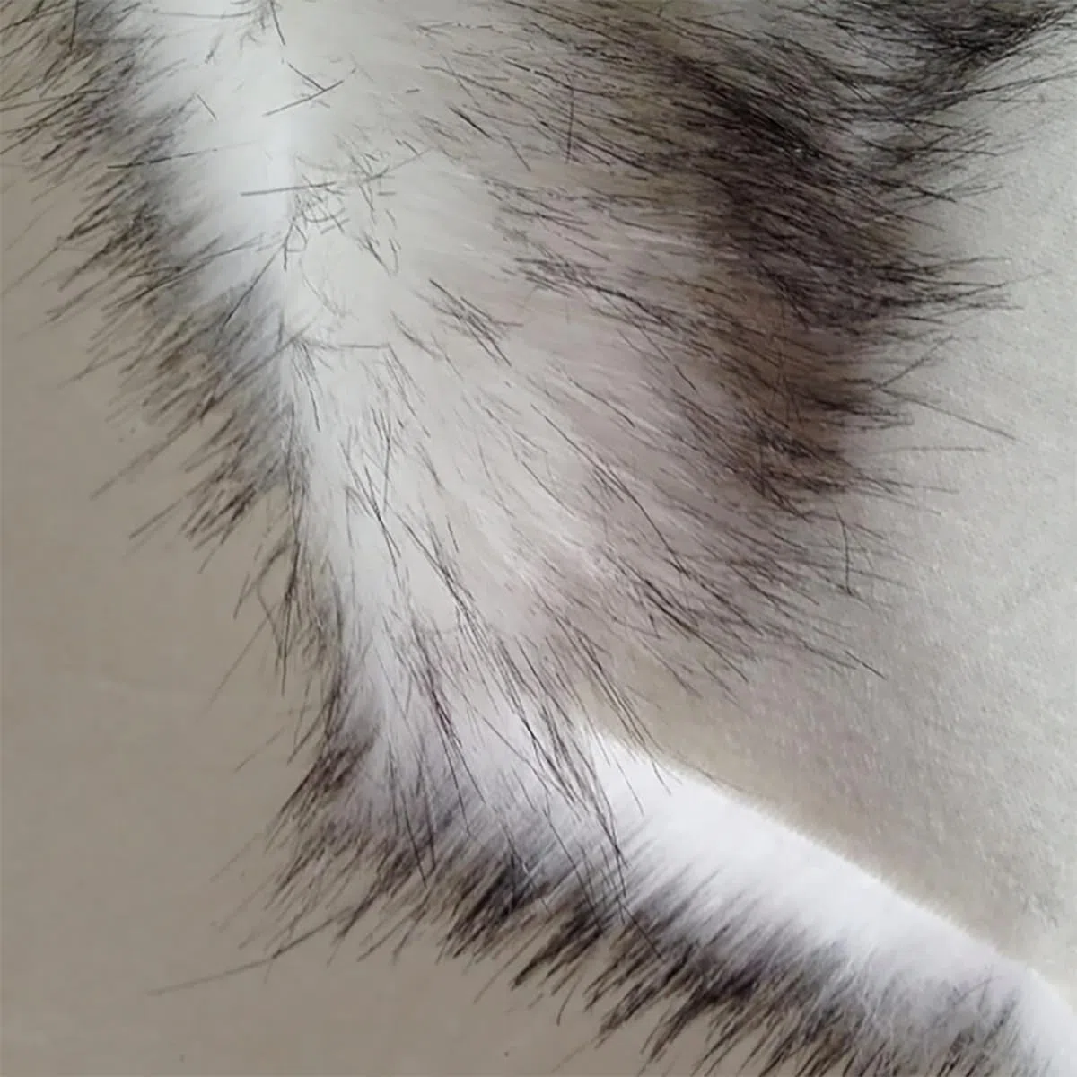 Material De Piel Sintética De Zorro De Pelo Largo Tela De Imitación De Piel Tela Esponjosa Base Blanca Con Puntas Negras Tela De Felpa Para Decoración Cabello De Papá Noel Manualidade(Size:170cm*50cm)