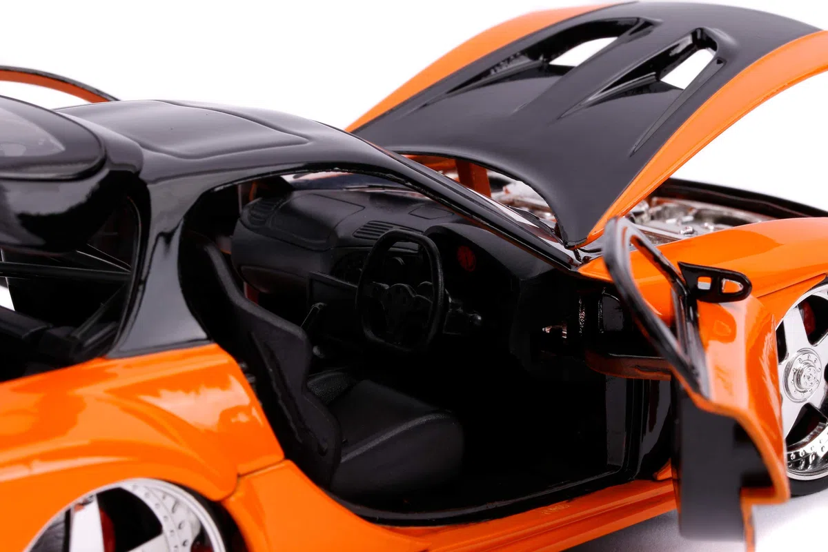 Jada Toys 253203058 Fast & Furious Han's Mazda RX-7 - Coche Tuning a Escala 1:24 con alerón, Puertas Que se abren, capó y Maletero, Rueda Libre, Color Naranja