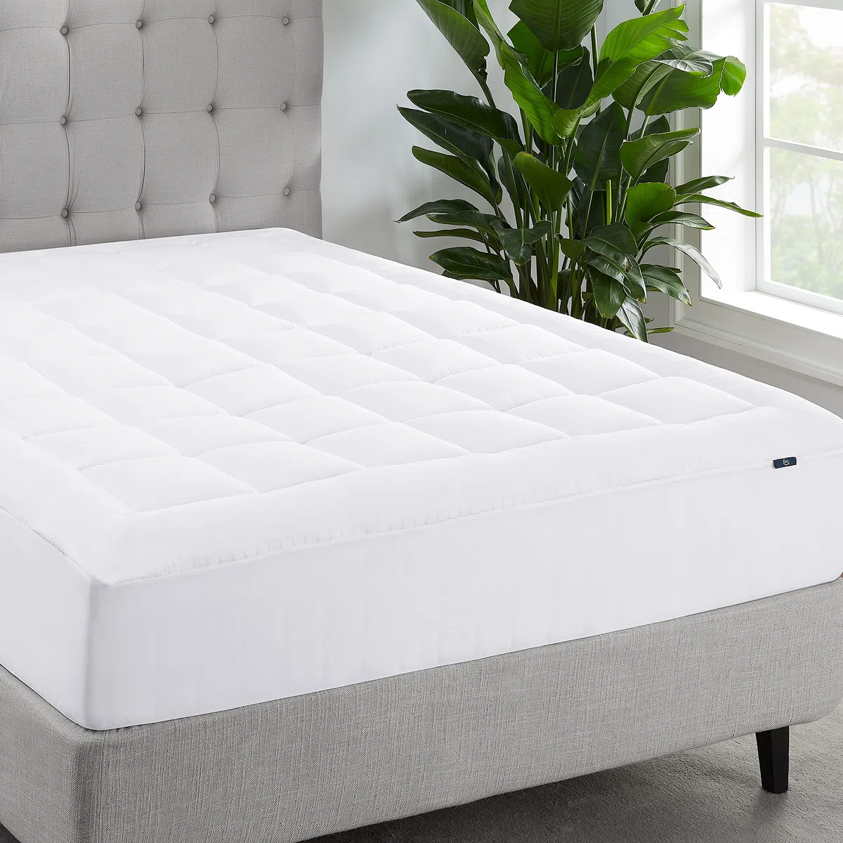 SERTA ComfortSure - Funda de colchón Acolchada elástica Transpirable con Bolsillo Profundo de 18 Pulgadas para Todas Las Estaciones, Color Blanco, tamaño matrimonial