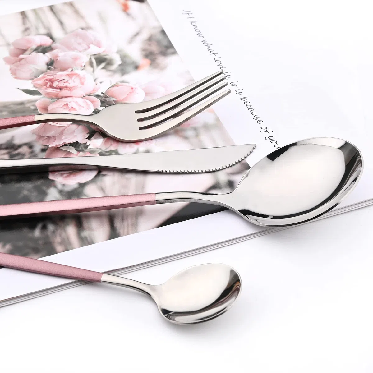 Juego de cubiertos de espejo, 24 piezas de cubiertos de acero inoxidable 18/0 con mango rosa, vajilla simple y moderna para fiesta en casa, restaurante, cena de Navidad, servicio para 6 (rosa
