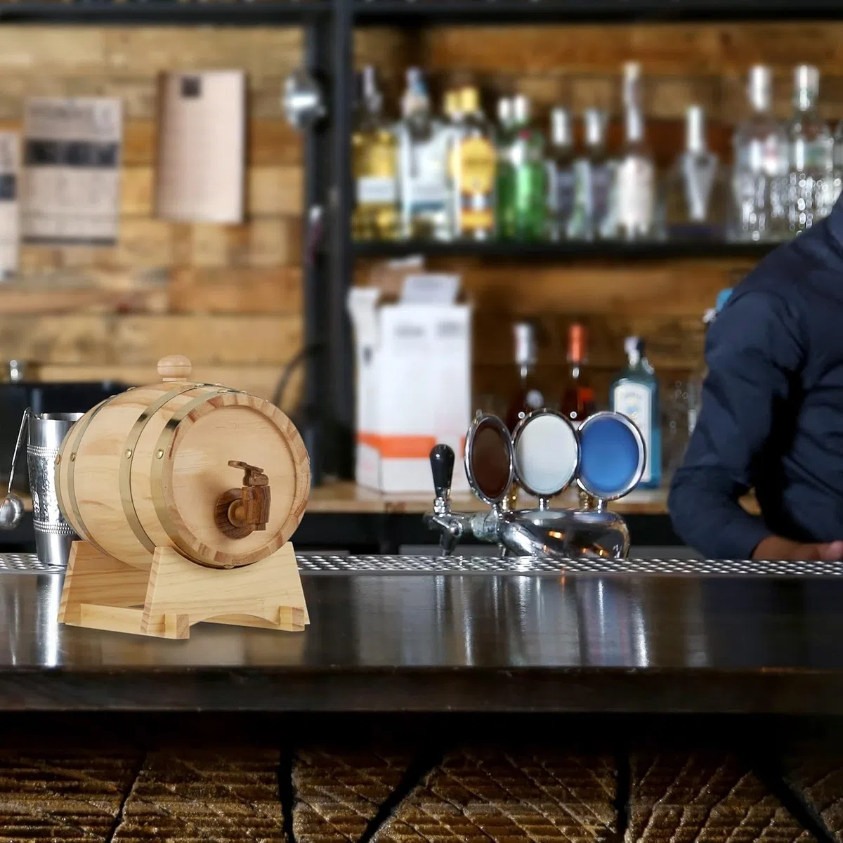 Barril de Whisky de 1,5 L, Barril de Madera de Pino Barril de Vino Pequeño con Grifo y Soporte Barril de Cerveza de Grifo para Whisky Bourbon Tequila Vinagre de Vino Cerveza