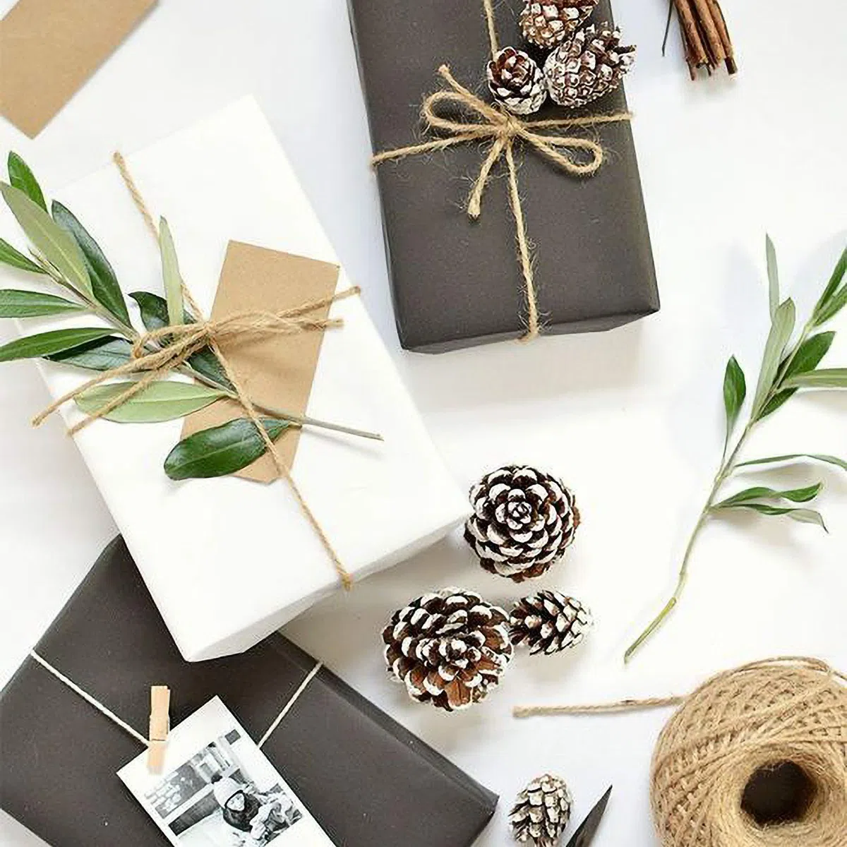 RUSPEPA Rollo de Papel Kraft Blanco - 122 cm x 30 m - Papel Reciclable Perfecto para Envolver Regalos, Manualidades, Embalajes, Cubrir Suelos, Papel de Estiba, Paquetes, Caminos de Mesa