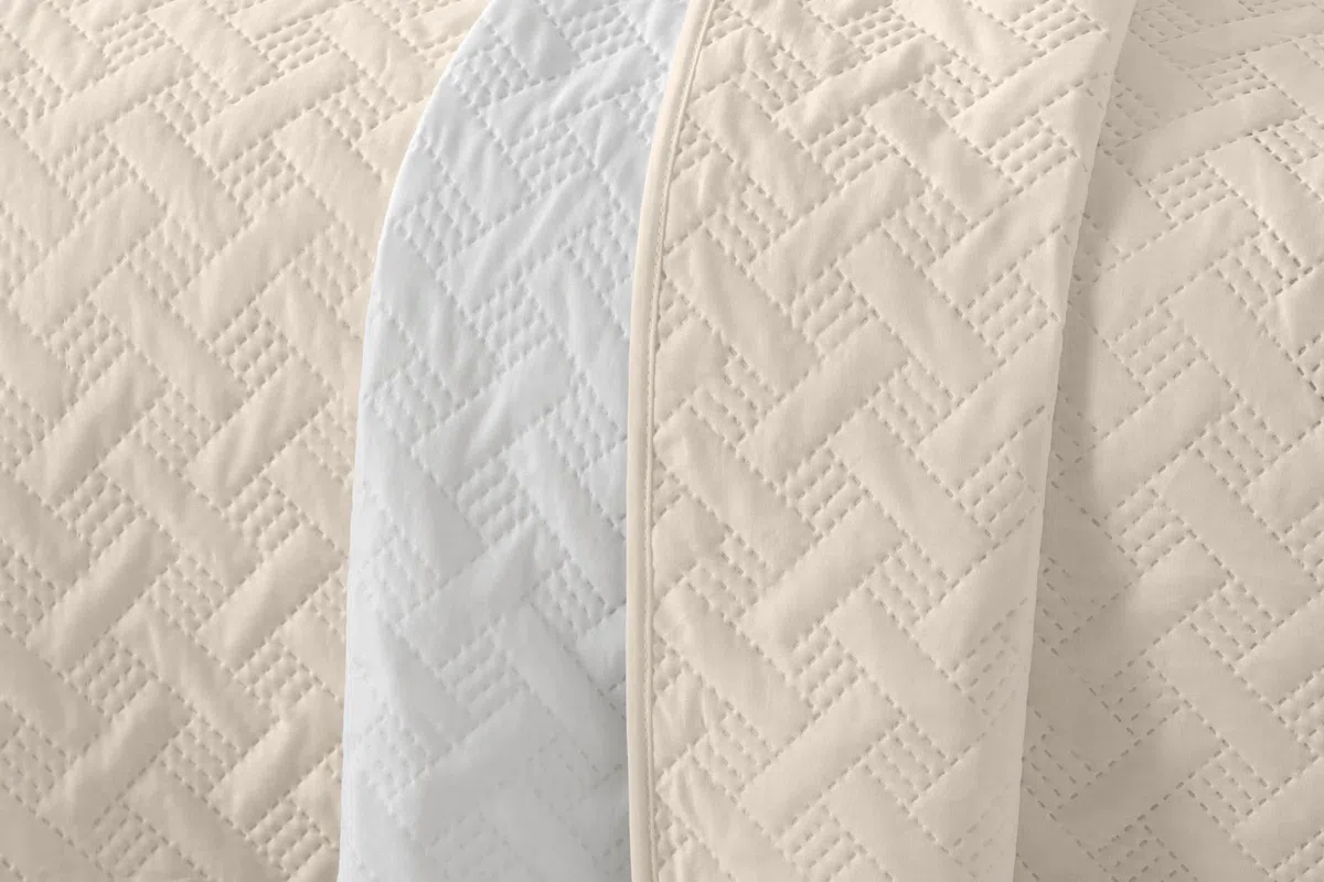 Degrees Home Liso – Colcha Boutí Fina para Todas Las Estaciones – Cubre Cama Multiusos Diseño Unicolor Suave, Lavable y Ligero 100% Microfibra (230x260) – Ideal para Camas 90/105/135/150/180