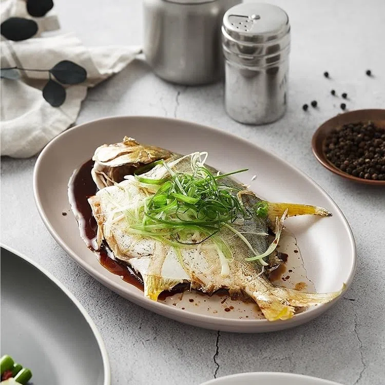 Platos Para Comer Plato de pescado de cerámica ovalado nórdico Plato de pescado al vapor for el hogar Plato de pescado Plato de vajilla especial Plato De Cerámica Para La Cena