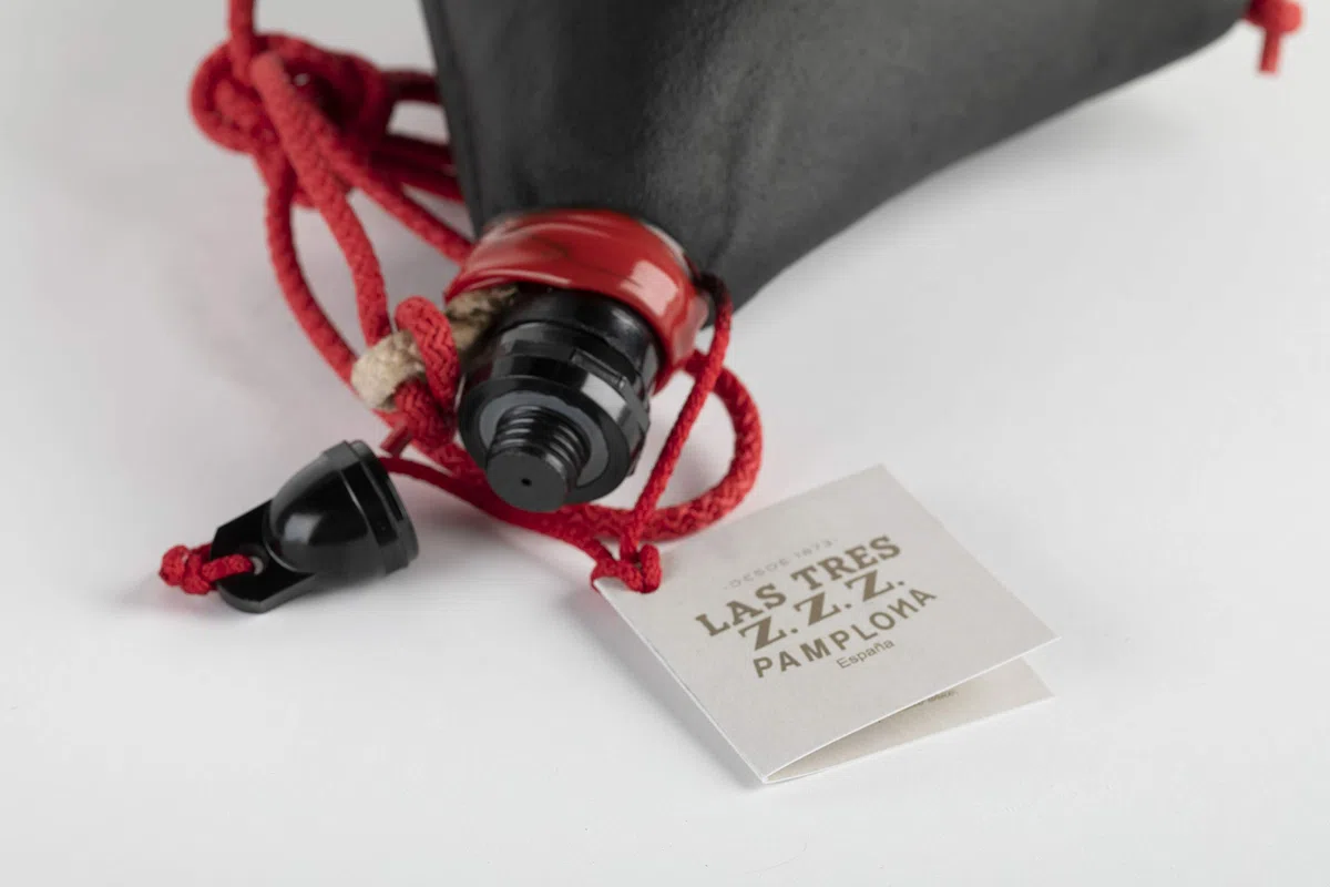 LAS TRES ZZZ Bota de vino recta Suprema con interior de Latex (1 Litro)