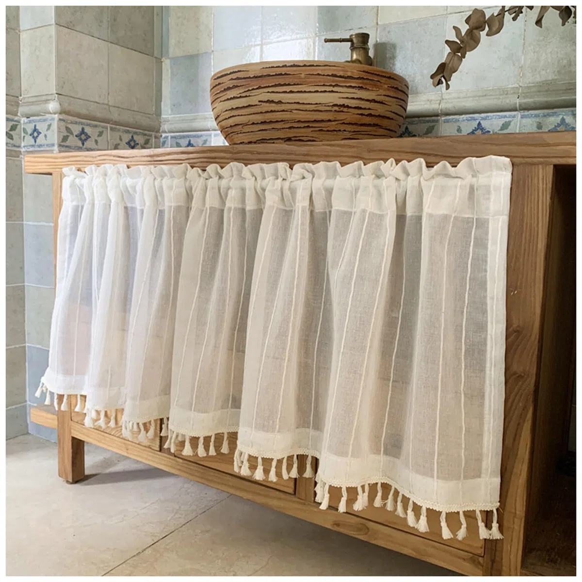 Cortina de cocina con textura de lino bohemio, cenefa semitransparente, panel corto rústico para ventanas pequeñas, bolsillo para barra