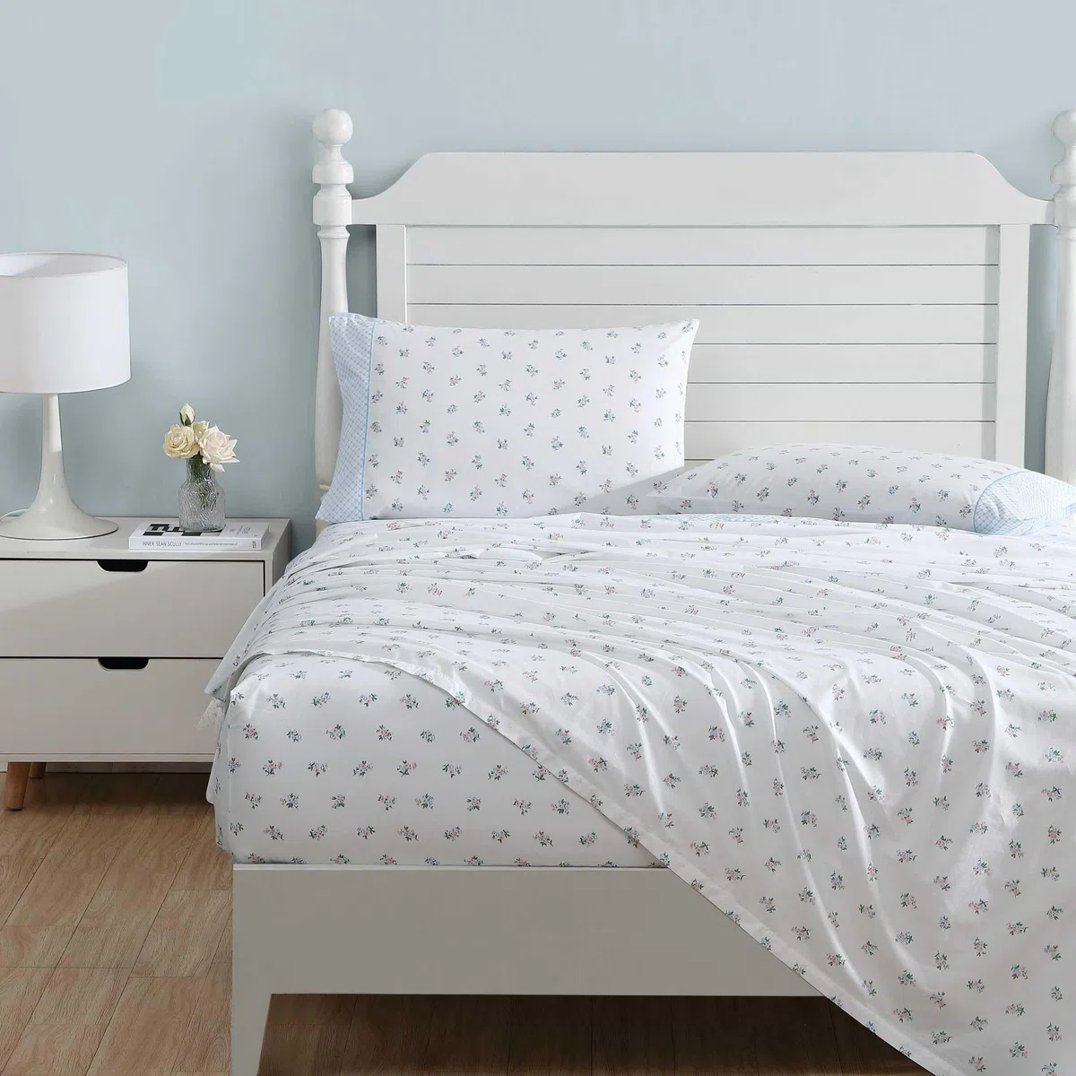 Laura Ashley - Juego de sábanas, Ropa de Cama de algodón percal Transpirable, 200 Hilos, Bolsillo Profundo, decoración Elegante para el hogar (Azul Harperette, Queen)