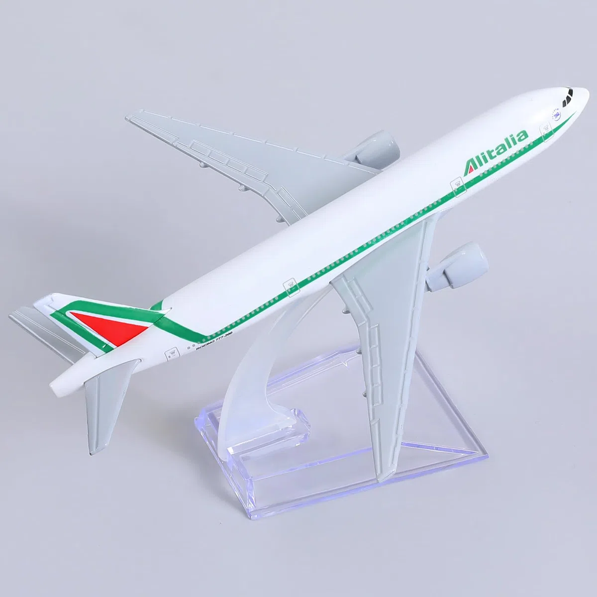 Modelo de avión Alitalia 777 de metal fundido a escala 1/400 para Boeing 777 con soporte. El kit de modelo de avión de aleación coleccionable se puede utilizar como regalo.