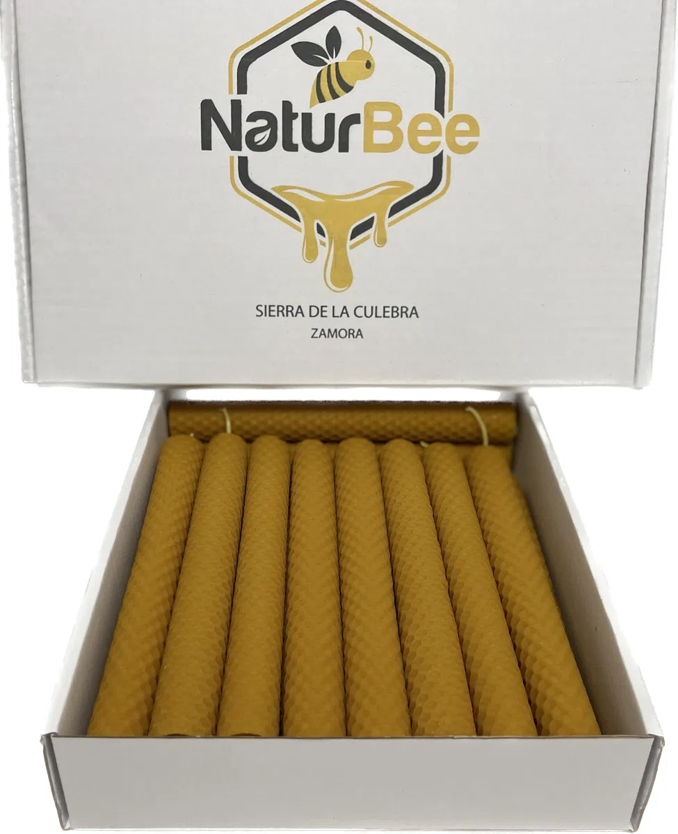 Vela de Miel de Abeja Natural. Velas de Cera de Abeja Pura (Pack de 16 velas 20 cm x 2,4 cm) - SIN PARAFINA - 100% Artesanal,Origen Sierra de La Culebra y Sanabria (Zamora) España.
