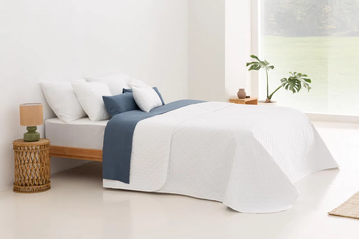 Todocama – Colcha boutí Fina con diseño Estrella, para Primavera, Verano, otoño e Invierno. 100% Microfibra Extra Suave. Cubre Cama Multiusos. Cama 140/150/160-250x260cm Blanco