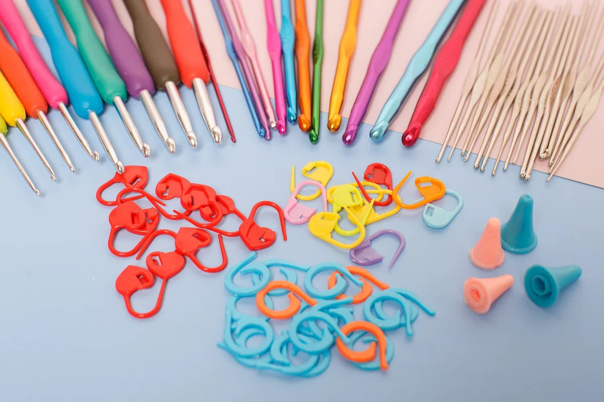 Sopena Juego de 115 agujas de ganchillo con estuche de almacenamiento y accesorios de agujas de ganchillo, kit de agujas de ganchillo, herramienta de arte para principiantes y amantes experimentados